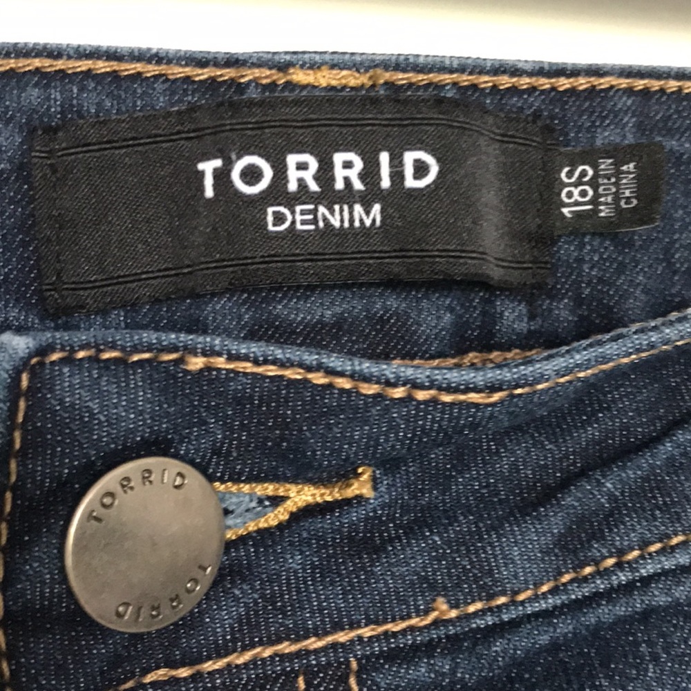 Torrid Curvy Skinny Stretch Jean Dark Wash - Size 18 Short Superb Condition!
